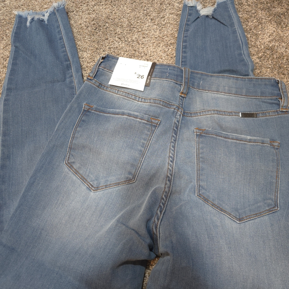 KanCan Distressed Ankle Jeans in Blue